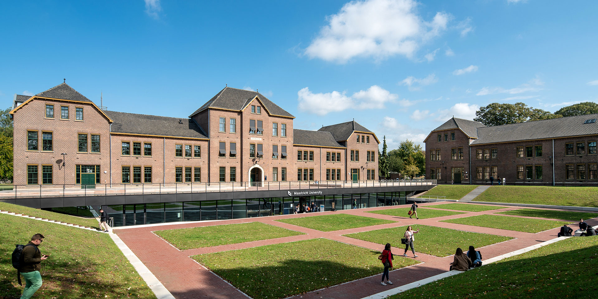 Maastricht University, School of Business and Economics