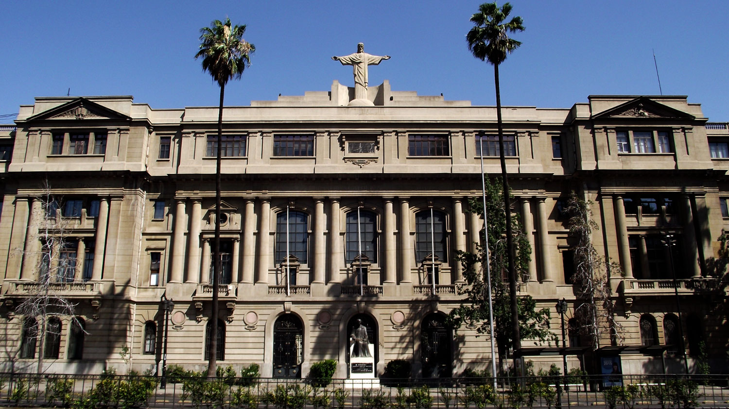 Pontificia Universidad Católica de Chile (UC)